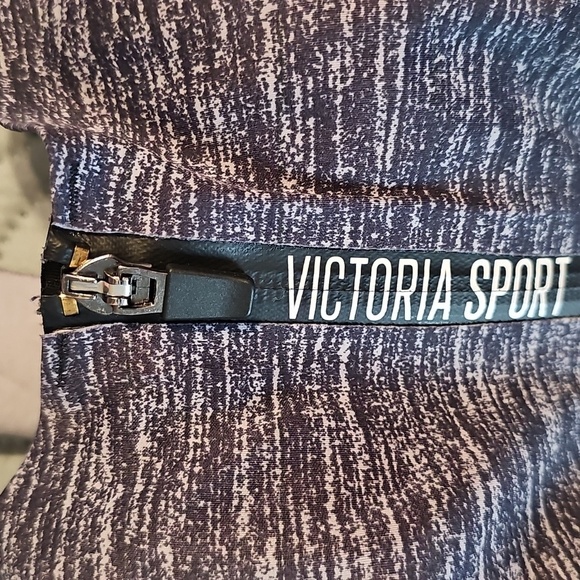 Victoria's Secret Full Coverage Sports Bra with Wide Straps and Front Zipper - Picture 2 of 6